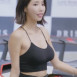 레이싱 모델 임솔아 끈 나시 블랙 탑 가슴골