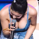 예의 바르게 인사하는 권은비 묵직한 가슴골