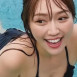 카즈에 Kazue 수영장에서 블랙 비키니