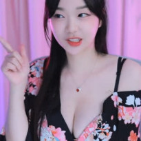 BJ 러아 어깨 노출 유카타 가슴골 출렁임