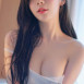 쏘블리 인스타 어깨끈 내린 젖은 흰 나시 가슴골
