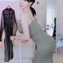 겨우디 미시룩 묵직한 숙인 가슴골 밀착 몸매