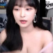 김갑주 핑크 오프숄더 드레스 가슴골