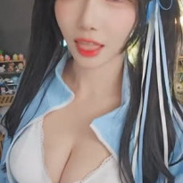 수련 수련 지퍼연 하늘색 트레이닝복 속 묵직한 가슴골 흰 브라렛