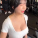 런닝하는 누나 밖으로 튀어 나올듯한 큰 가슴 출렁임