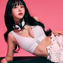 츄정 아디다스 브라 가슴골