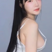 BJ 퓨리 헐렁한 틈으로 옆가슴 노출