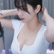 머리 묶는 쵸단 밀착 흰티 가슴골