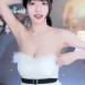수련수련 제로투 묵직한 가슴골 계속 내려가는 화이트 산타복