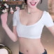 수련수련 크롭 흰티 청바지 조합 글래머 몸매