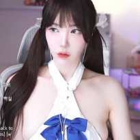 겨우디 신작게임 마법사 캐릭 코스프레 많이 밑으로 내려간 홀터넥 민소매 삐져나온 옆가슴