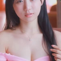눈싸움 하자는 표은지 집중할수 없는 가슴골