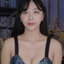 스트리머 미모좌 블랙 오프솔더, 넓은끈 민소매 가슴골