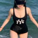 뉴욕양키스 수영복 입고 서핑 하는 누나 젖은 몸매
