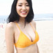노란 비키니 입은 HUB 루이 가슴골