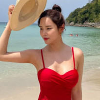 조정민 레드 수영복 몸매