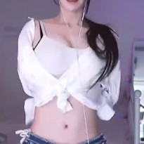 겨우디 청 핫팬츠 제로투 하는 가슴 무빙