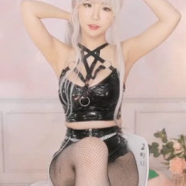 은발에 망사 에디린