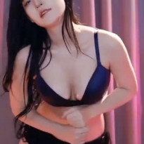 아랫입술 꽉 깨물고 젖가슴 흔들어 주는 고라니율