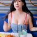 BJ 이아린 해외여행 가서 청 튜브탑 숙인 가슴골 빨간 끈 브라 노출