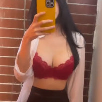 롤코녀 이해인 오피스룩 단추푼 흰셔츠 속 야한 레이스 브라 가슴골