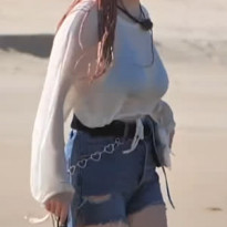 시그니처 지원 물에 젖어 비치는 하늘색 끈비키니 덜렁이는 큰 가슴