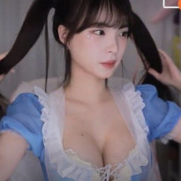 깅예솔 여캠모드 양갈래 머리 메이드복 가슴골