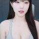 치지직 김우미 회색 CK 브라 속에 누드톤 브라 한겹더 가슴골