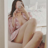 하리미 가슴 내놓은 잠옷 셀카
