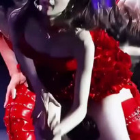섹시하고 강렬한 레드 의상 트와이스 사나 쯔위 모모 나연 가슴골