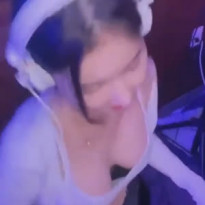 디제잉하는 미유님 모델 원미령 위에서본 깊은 가슴골