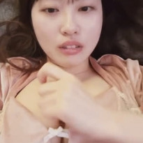 소람잉 핑크 코르셋 가슴골 사이에 끼워서 뚜껑 따기